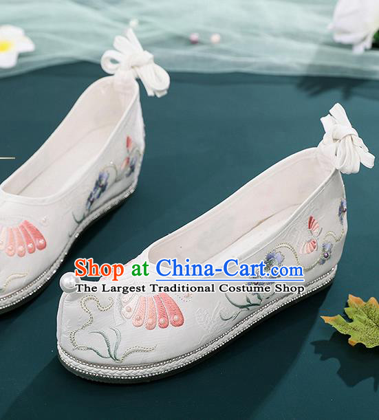 China Traditional White Cloth Hanfu Shoes Ancient Ming Dynasty Princess Shoes Embroidered Butterfly Shoes