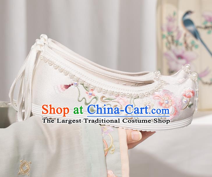 China Ancient Princess Shoes Handmade White Cloth Hanfu Shoes Traditional Ming Dynasty Pearls Shoes