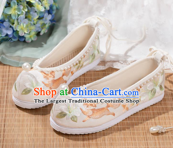 China Traditional Ming Dynasty Embroidered Shoes Ancient Princess White Cloth Shoes Hanfu Pearls Shoes