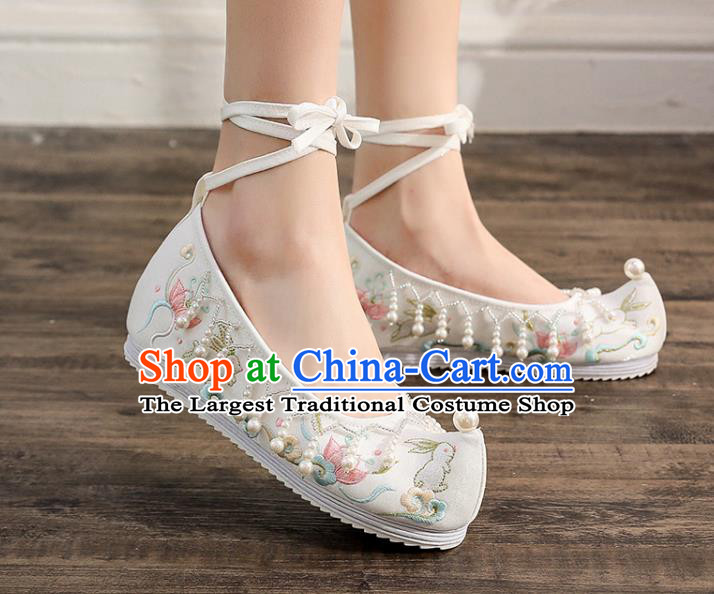 China Traditional Hanfu Pearls Shoes Handmade Ming Dynasty Bow Shoes Ancient Princess Embroidered White Cloth Shoes