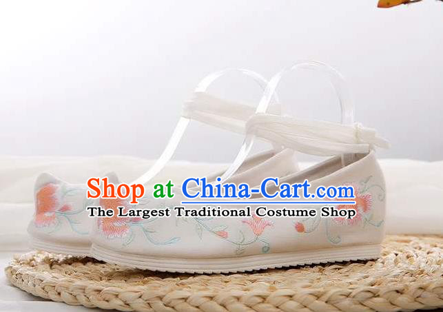 China Traditional Ming Dynasty Bow Shoes Ancient Princess Shoes Embroidered White Cloth Shoes