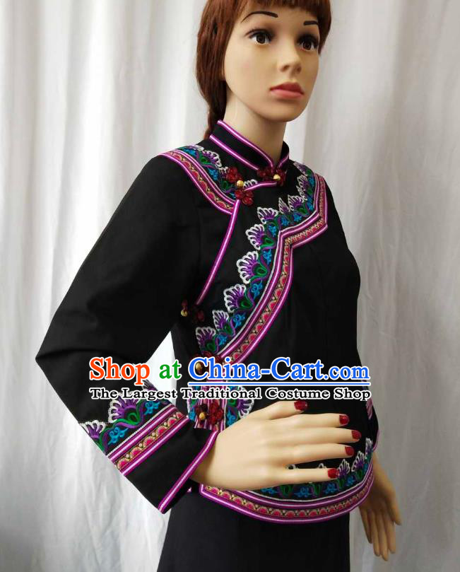 Chinese Guizhou Ethnic Woman Upper Outer Garment Puyi Nationality Blouse Bouyei Minority Embroidered Black Shirt Clothing