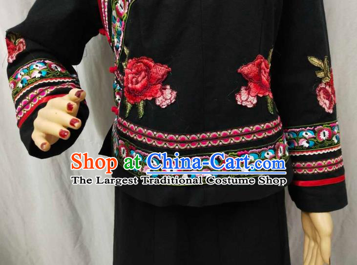 Chinese Bouyei Ethnic Wedding Garment Costumes Traditional Puyi Nationality Bride Embroidered Black Outfits Clothing