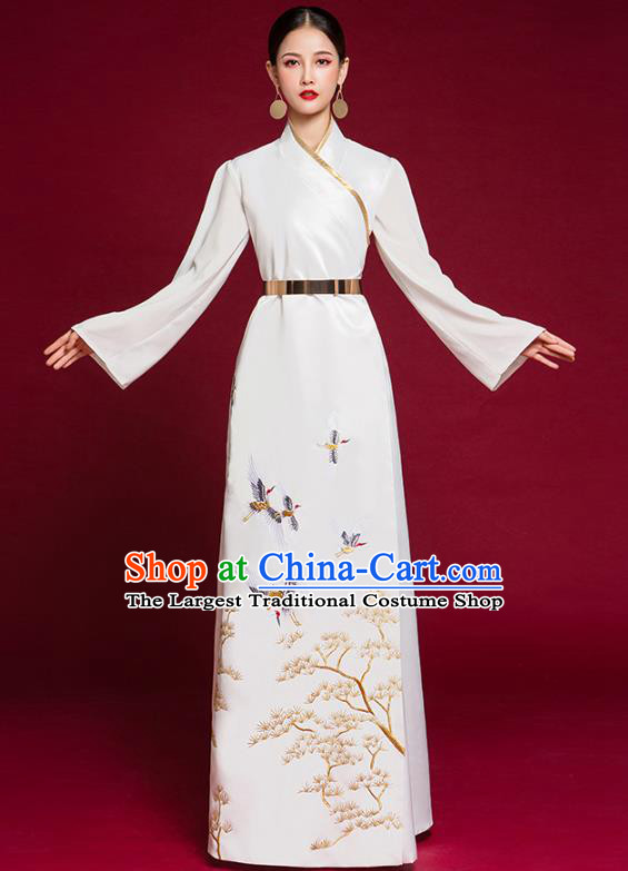 China Catwalks Fashion Clothing Compere Embroidered White Dress Garment Stage Show Full Dress