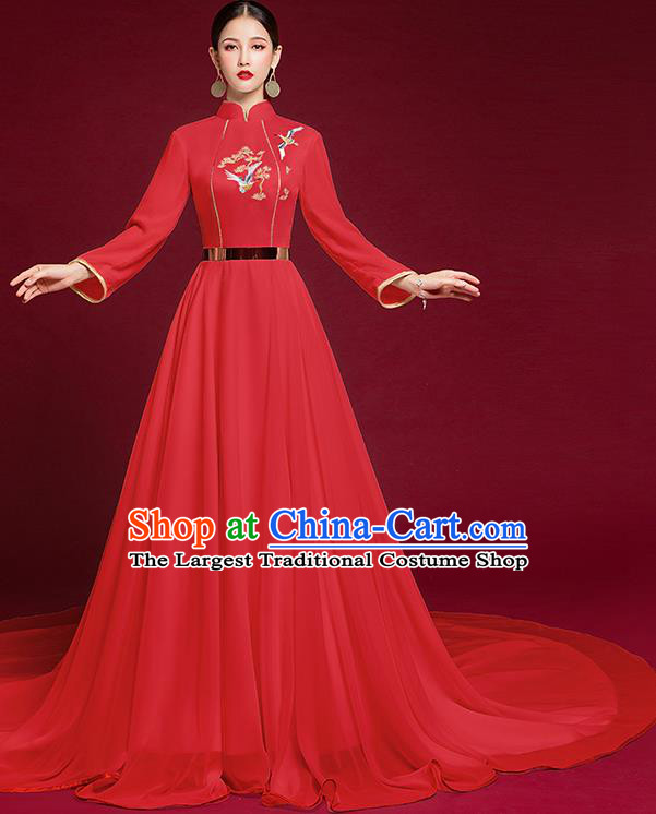 China Trailing Red Veil Full Dress Catwalks Embroidered Dress Garment Compere Cheongsam Stage Show Bride Clothing