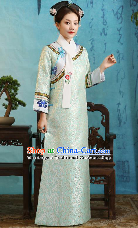 China Ancient Qing Dynasty Court Maid Green Dress Garments Traditional Manchu Woman Clothing and Hair Accessories