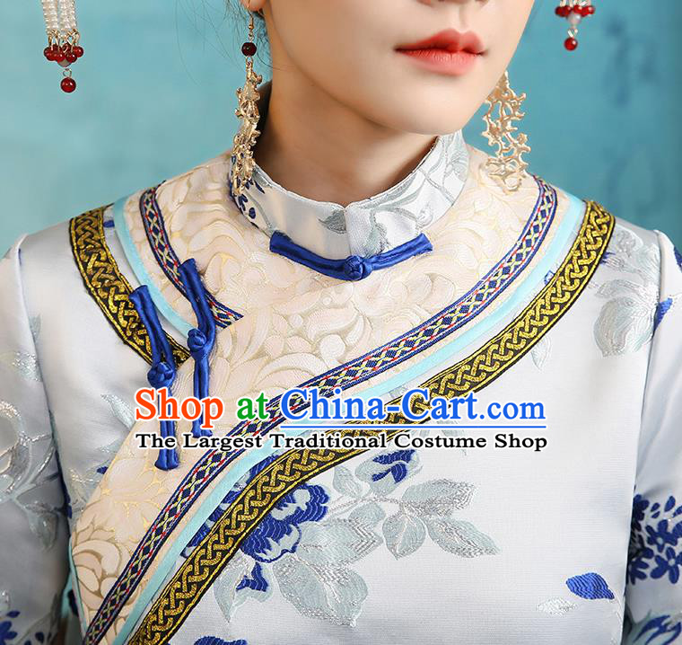 China Traditional Qing Dynasty Manchu Princess Consort Clothing Ancient Imperial Concubine Dress Garments and Headdress Complete Set