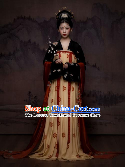 China Traditional Tang Dynasty Imperial Madame Historical Clothing Ancient Court Beauty Hanfu Dress Garments and Headdress