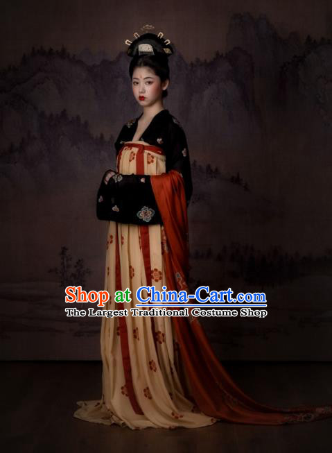 China Traditional Tang Dynasty Imperial Madame Historical Clothing Ancient Court Beauty Hanfu Dress Garments and Headdress