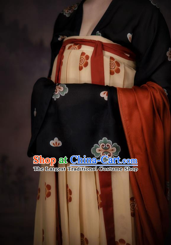 China Traditional Tang Dynasty Imperial Madame Historical Clothing Ancient Court Beauty Hanfu Dress Garments and Headdress