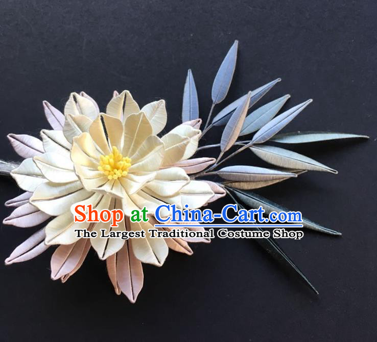 China Handmade Beige Silk Epiphyllum Hairpin Traditional Ming Dynasty Hair Accessories Ancient Young Lady Hair Stick