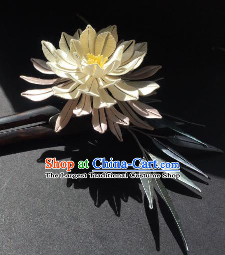 China Handmade Beige Silk Epiphyllum Hairpin Traditional Ming Dynasty Hair Accessories Ancient Young Lady Hair Stick