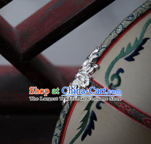 China Handmade Embroidered Daffodil Circular Fan Classical Silk Palace Fan Traditional Song Dynasty Hanfu Fan