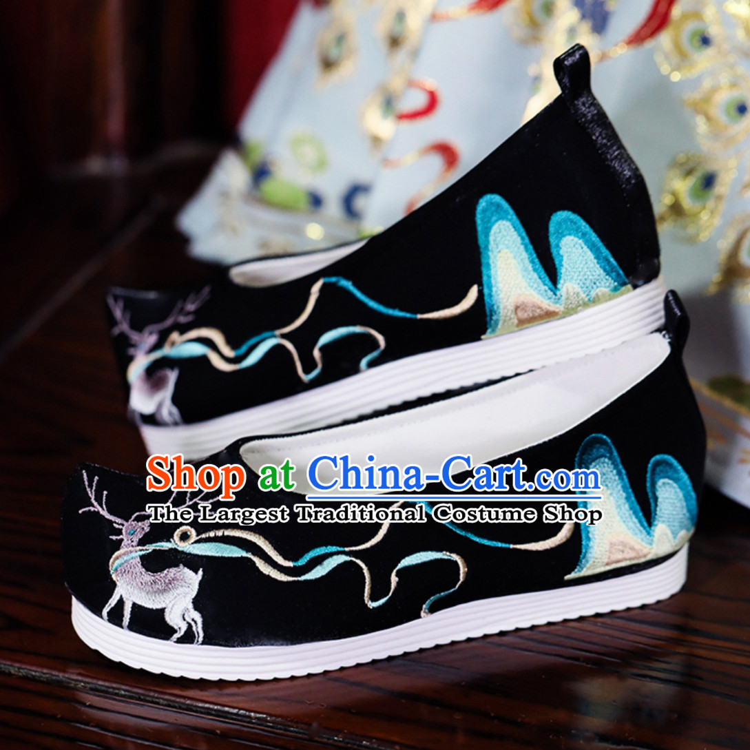 Beautiful Black Chinese Classical Handmade Embroidered Mountain and Deer Shoes