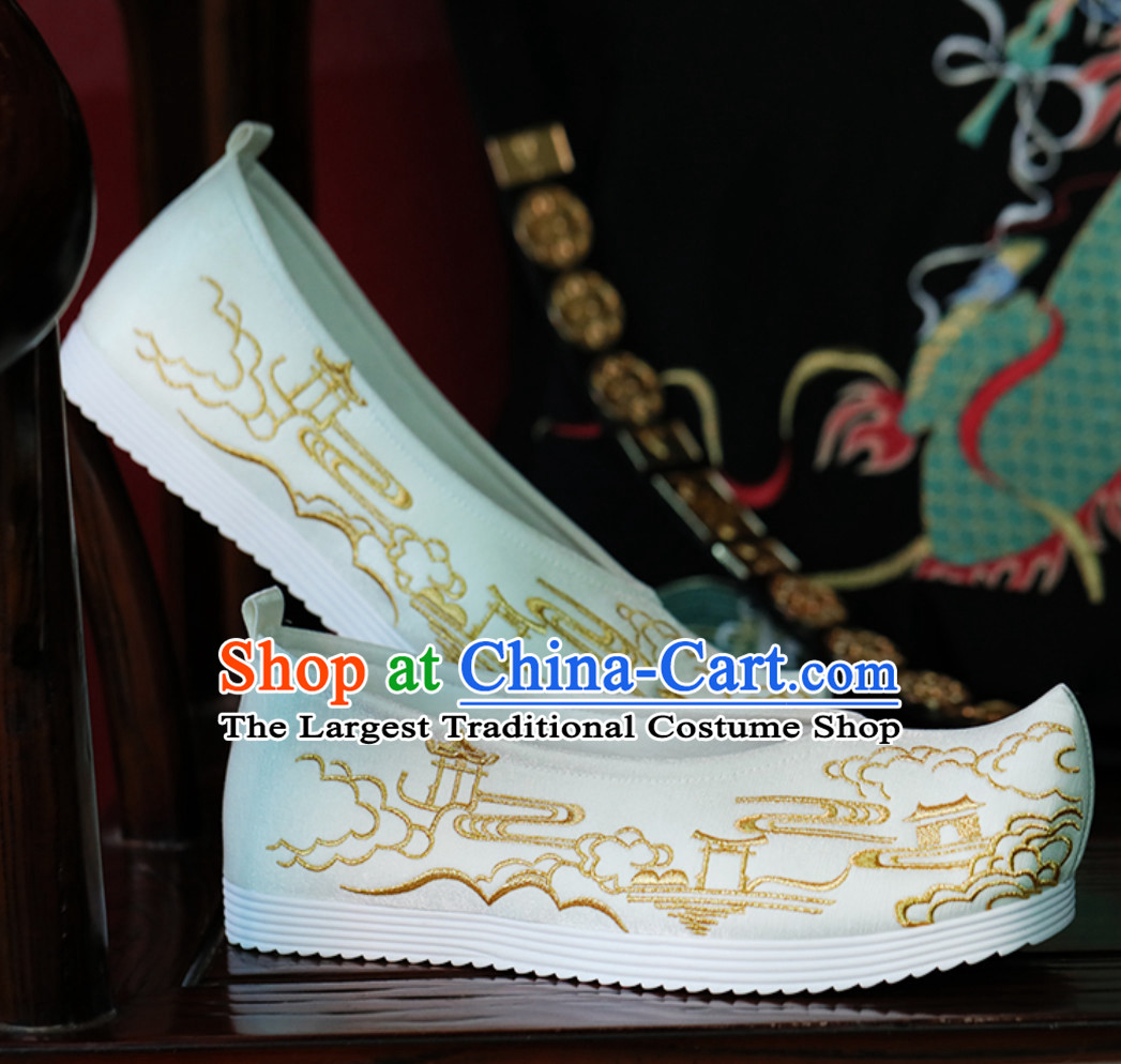 Chinese Traditional Handmade Embroidered Mountain and Deer Shoes