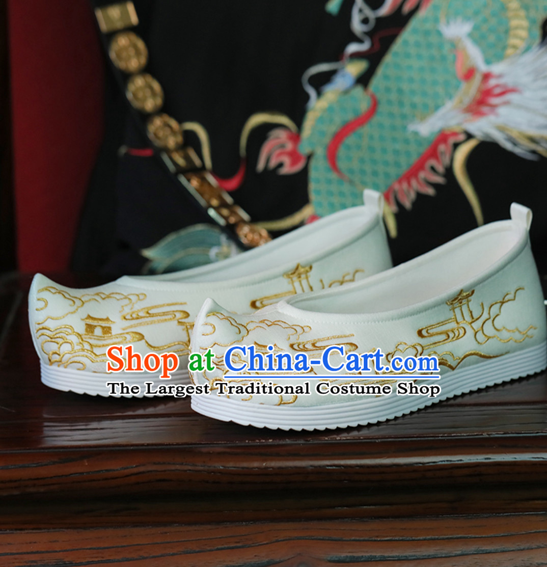 Chinese Traditional Handmade Embroidered Mountain and Deer Shoes