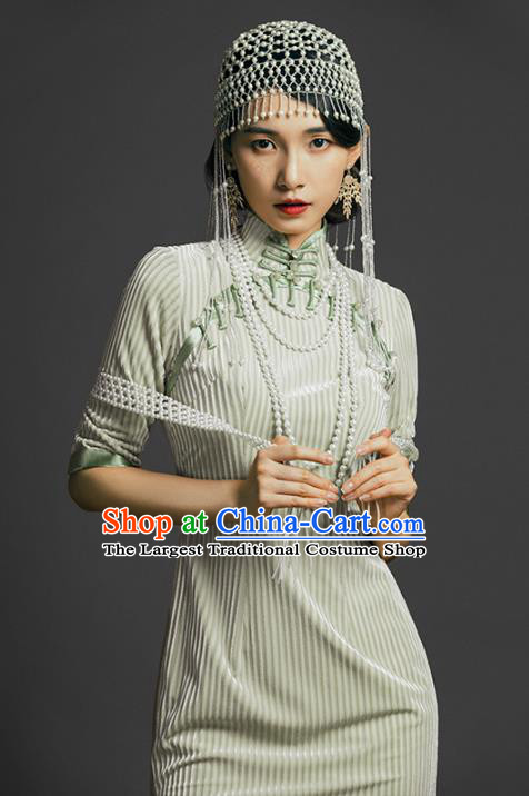 China Classical Stand Collar Cheongsam Traditional Young Lady Light Green Qipao Dress