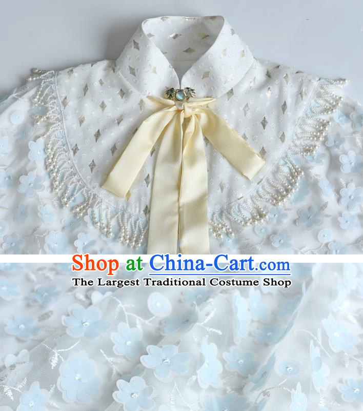 China Ancient Young Beauty White Cloak Traditional Ming Dynasty Noble Lady Cape Clothing