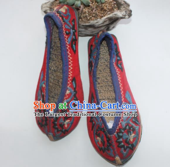 Chinese Traditional Yi Nationality Strong Cloth Soles Shoes Yunnan Ethnic Wedding Shoes National Handmade Red Embroidered Shoes