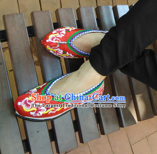 Chinese Ethnic Wedding Shoes Traditional Yi Nationality Shoes National Red Embroidered Shoes Handmade Strong Cloth Soles Shoes