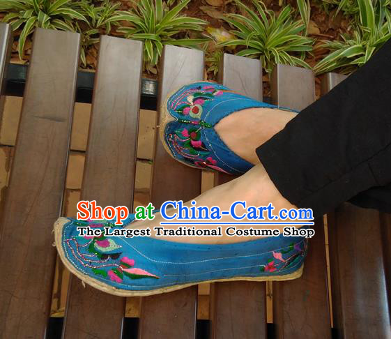 Chinese National Blue Satin Shoes Traditional Yi Nationality Folk Dance Shoes Yunnan Ethnic Woman Shoes Embroidered Shoes