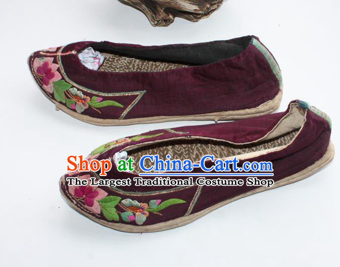 Chinese Traditional Ethnic Wine Red Embroidered Shoes Handmade Yi Nationality Shoes Yunnan Woman Satin Shoes