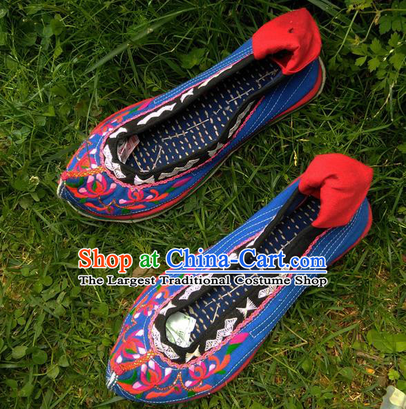 Chinese Yi Nationality Dance Shoes Handmade Yunnan Ethnic Blue Cloth Shoes Traditional Embroidered Shoes