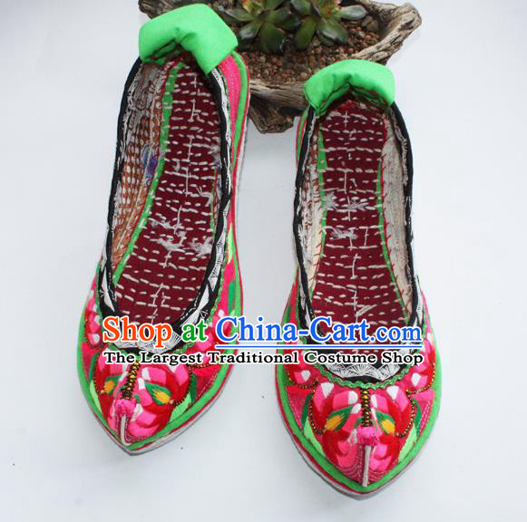 Chinese Yi Nationality Folk Dance Shoes Handmade Yunnan Ethnic Woman Shoes Traditional Embroidered Shoes