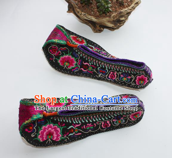 Chinese Yi Nationality Shoes Yunnan Ethnic Dance Shoes Traditional Court Black Cloth Shoes Handmade Embroidered Shoes