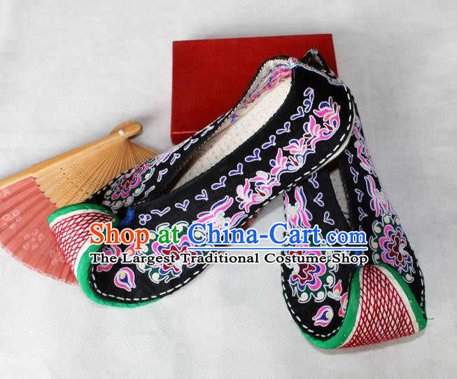 Chinese Yi Nationality Stage Performance Shoes National Yunnan Embroidered Shoes Handmade Ethnic Bride Shoes
