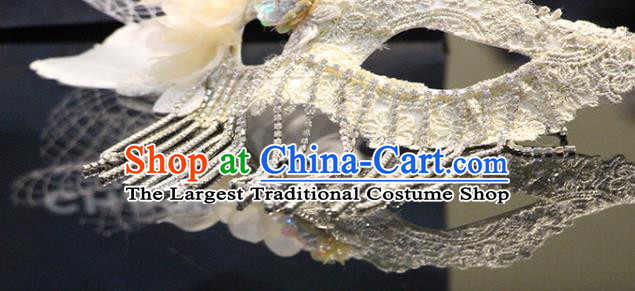 Handmade Baroque Princess Headpiece Brazil Carnival Beige Lace Mask Halloween Cosplay Tassel Face Mask Costume Party Feather Blinder