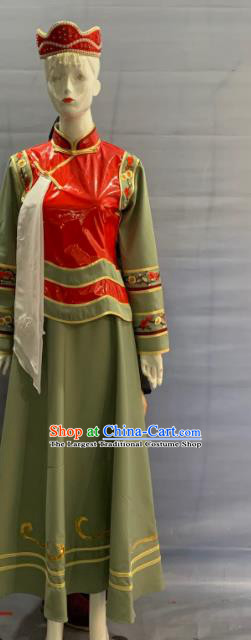 Chinese Ewenki Nationality Clothing Evenki Minority Folk Dance Dress Uniforms Heilongjiang Ethnic Wedding Garment Costume and Hat
