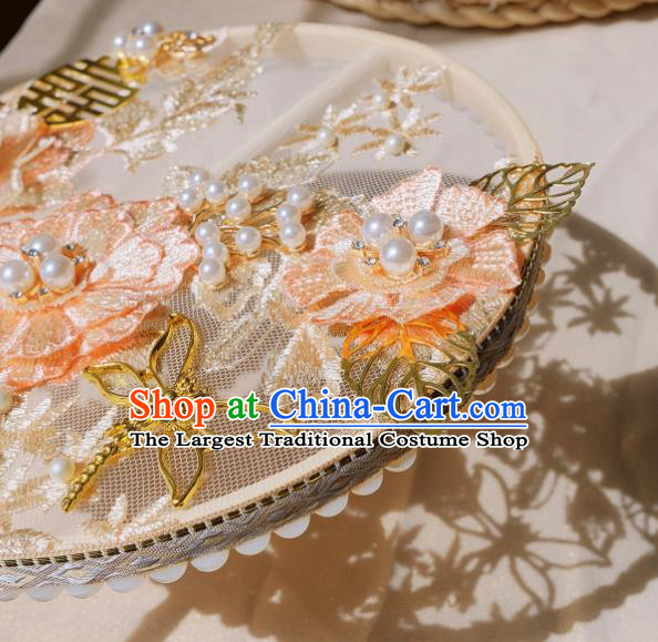 China Classical Embroidered Fan Handmade Silk Fan Traditional Wedding Shell Flowers Fan Bride Palace Fan