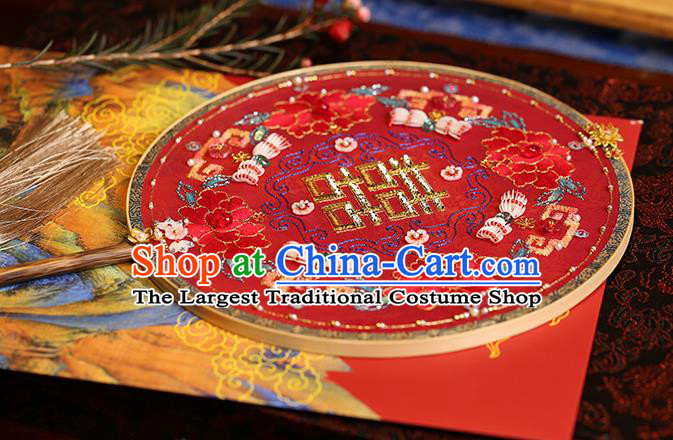 China Handmade Red Silk Palace Fan Traditional Hanfu Shell Circular Fans Wedding Bride Embroidered Peony Fan