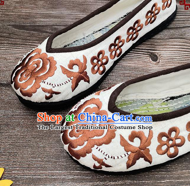 Handmade China Beige Embroidered Shoes National Woman Strong Cloth Shoes Yunnan Ethnic Folk Dance Shoes
