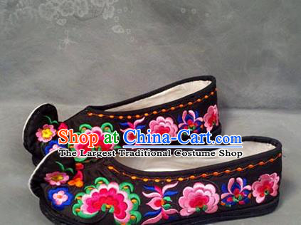 China National Woman Black Satin Shoes Yunnan Embroidered Shoes Wedding Bride Hanfu Shoes Handmade Ethnic Dance Shoes
