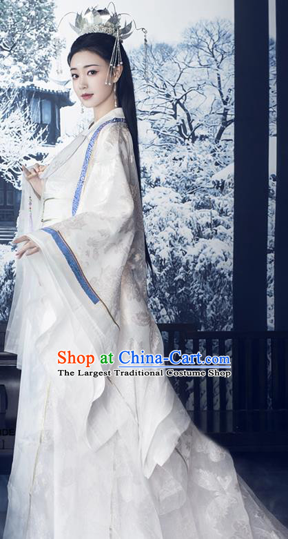 China Traditional Qin Dynasty Court Beauty Historical Clothing Ancient Imperial Consort White Hanfu Dress Garments and Headpieces