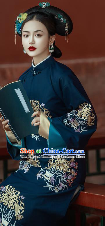 China Qing Dynasty Imperial Consort Historical Clothing Ancient Manchu Woman Navy Dress Traditional Court Garments and Headpieces