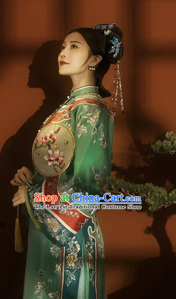 China Qing Dynasty Imperial Consort Historical Garment Costume Ancient Empress Embroidered Green Dress Traditional Court Clothing for Women