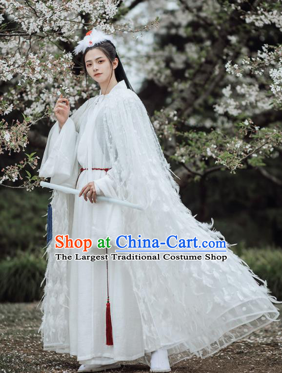 China Traditional Hanfu White Mantle Ming Dynasty Swordswoman Feather Cape Clothing Ancient Goddess Garment Costume