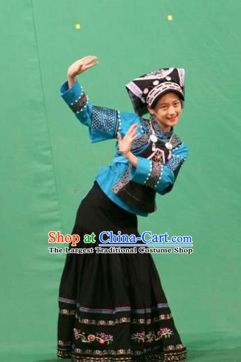 Chinese Ethnic Stage Performance Outfits Guizhou Nationality Clothing Woman Festival Dance Garments Bouyei Minority Folk Dance Dress
