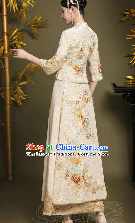 China Embroidery Bottom Drawer Clothing Wedding Garment Costumes Bride Beige Dress Outfits Traditional Xiuhe Suits