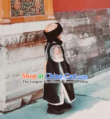 China Traditional Monarch Clothing Qing Dynasty Empress Black Imperial Robe Uniforms Ancient Royal Highness Garment Costumes and Hat for Kids