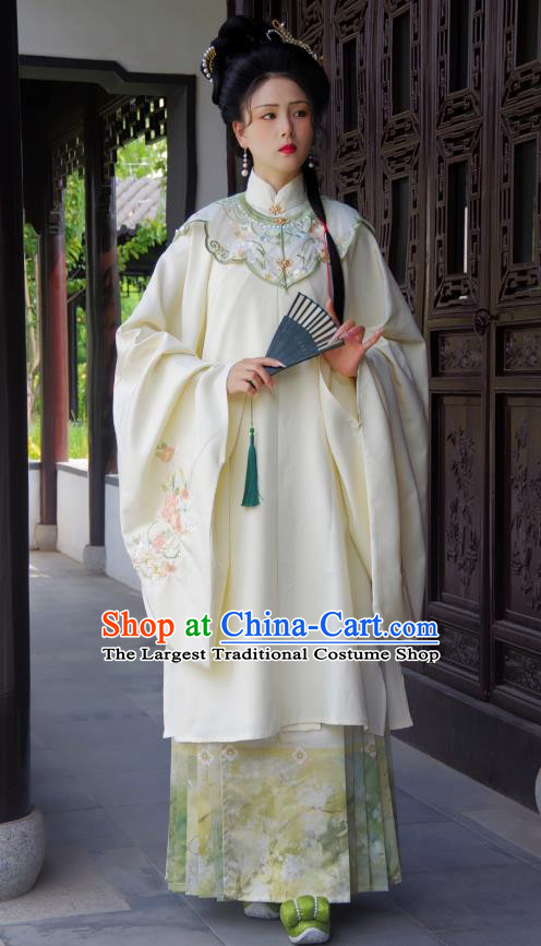 China Ming Dynasty Hanfu Clothing Ancient Young Woman Costumes Large Size Beige Long Blouse and Mamian Qun Skirt Complete Set