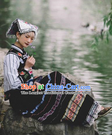 Clothes Of The Buyi Nationality 56 Ethnic Minorities Dress Up On Catwalks And Perform Costumes