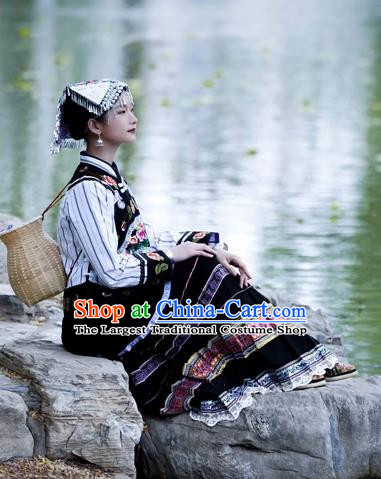 Clothes Of The Buyi Nationality 56 Ethnic Minorities Dress Up On Catwalks And Perform Costumes
