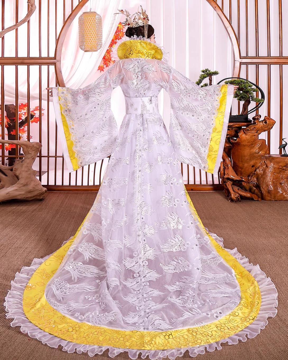 Tang Dynasty Empress Costume Embroidery Grand Sleeve Gown Yang Guifei Stage Performance White Dress Traditional Chinese Attire
