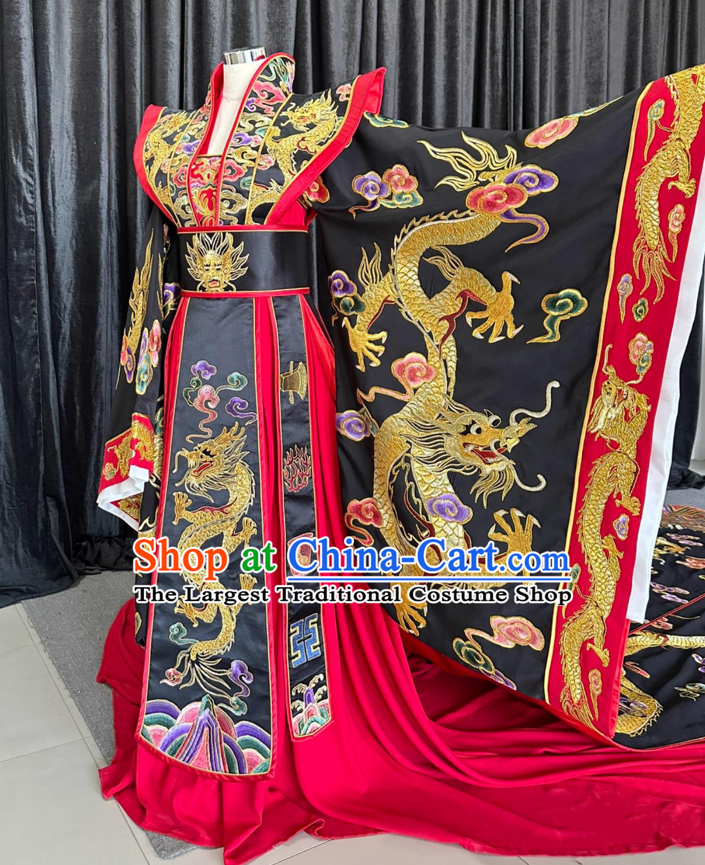 Traditional Chinese Ancient Queen Attire Qin Dynasty Empress Embroidered Luxurious Dress