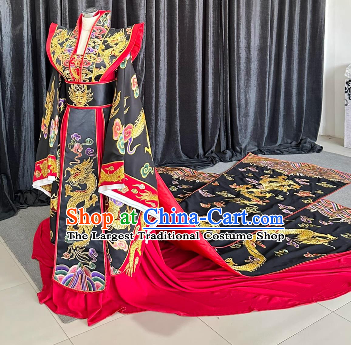 Traditional Chinese Ancient Queen Attire Qin Dynasty Empress Embroidered Luxurious Dress