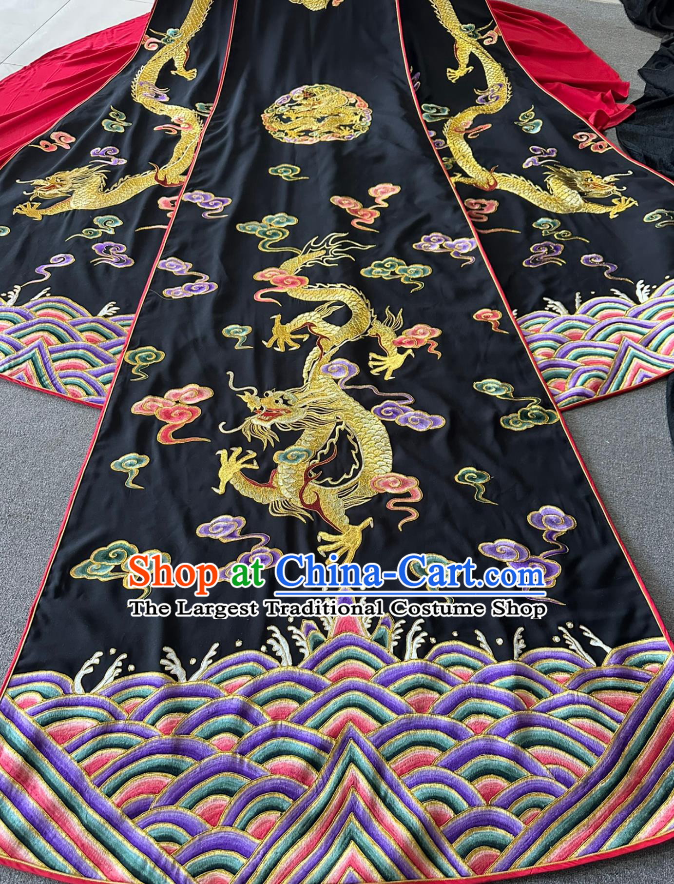 Traditional Chinese Ancient Queen Attire Qin Dynasty Empress Embroidered Luxurious Dress